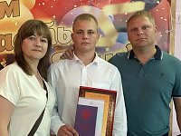 Семья — опора и надежда: в Елшанском СДК поздравили чету Поповых